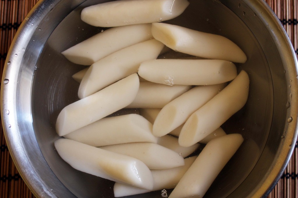 Plat coréen, gâteau de riz sauté aux légumes | Kimshii