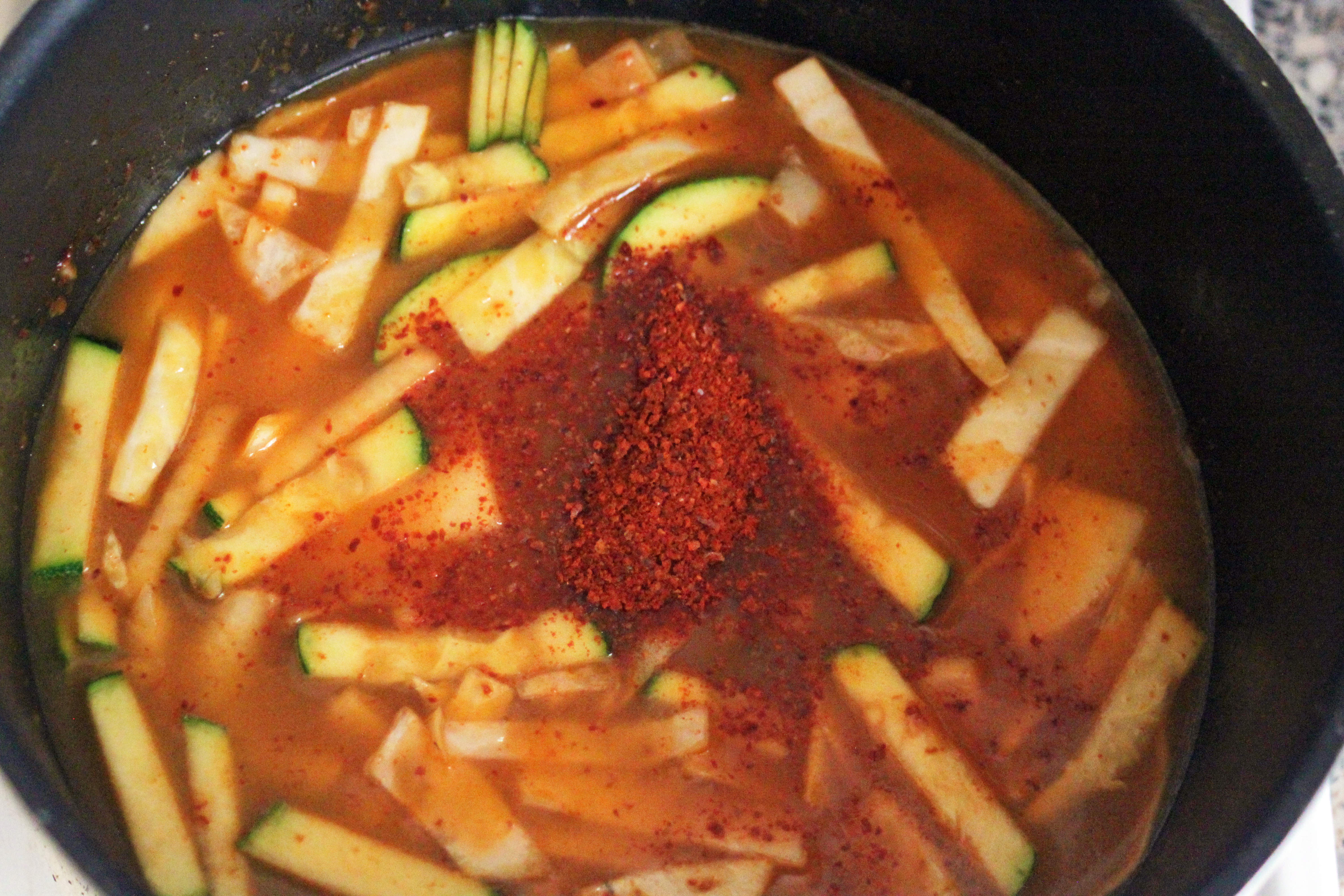 Nouilles coréennes pimentées, la recette veggie - Kiss My Chef